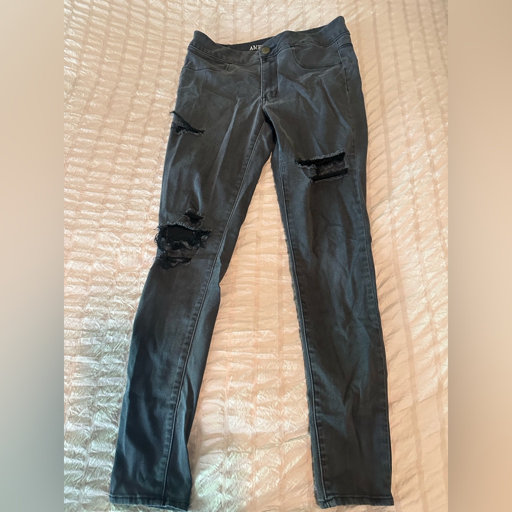American Eagle Outfitters Super Super Stretch Skinny Jeans Size 8 American Eagle Outfitters Super Super Stretch Skinny Jeans Size 8